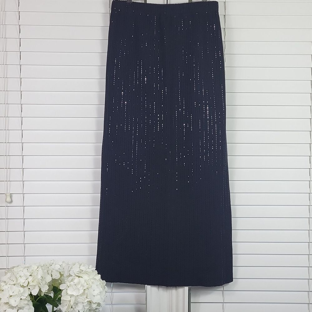 St. John Evening BEAUTIFUL Santana knit black slit‎ embelishment. Size 4